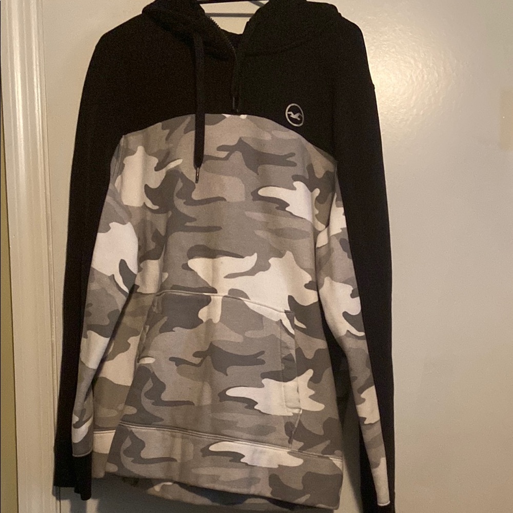 Hollister Men’s Black and Gray Camo Hoodie  XL